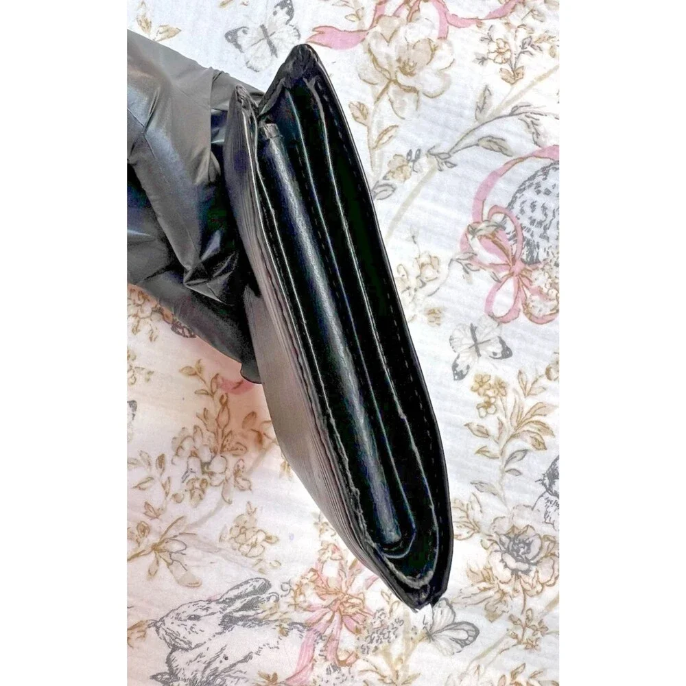 Louis Vuitton Men’s Black Bi-fold Wallet Recently Reconditioned